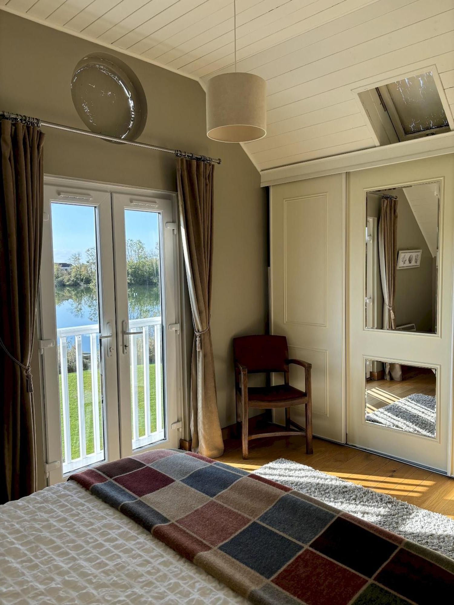 Kinsale Lodge - Cotswolds Lakeside - Spring Lake South Cerney Exterior photo